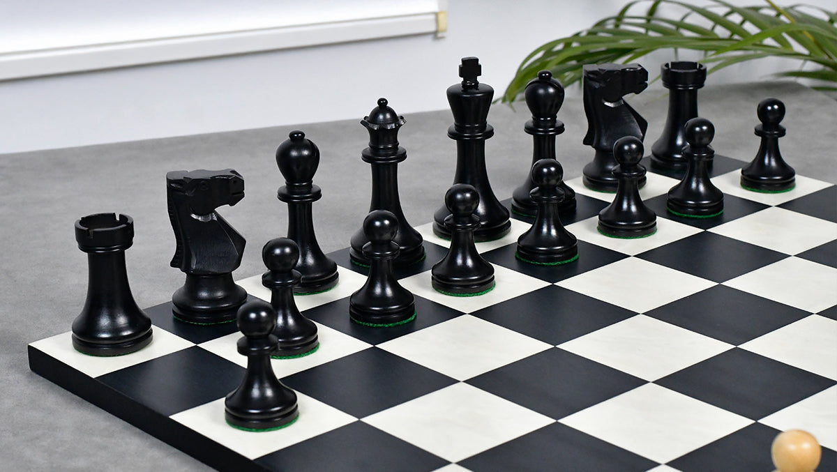 The Old Vintage English Staunton Series Chess Pieces in Ebonized wood & Boxwood - 3.8" King