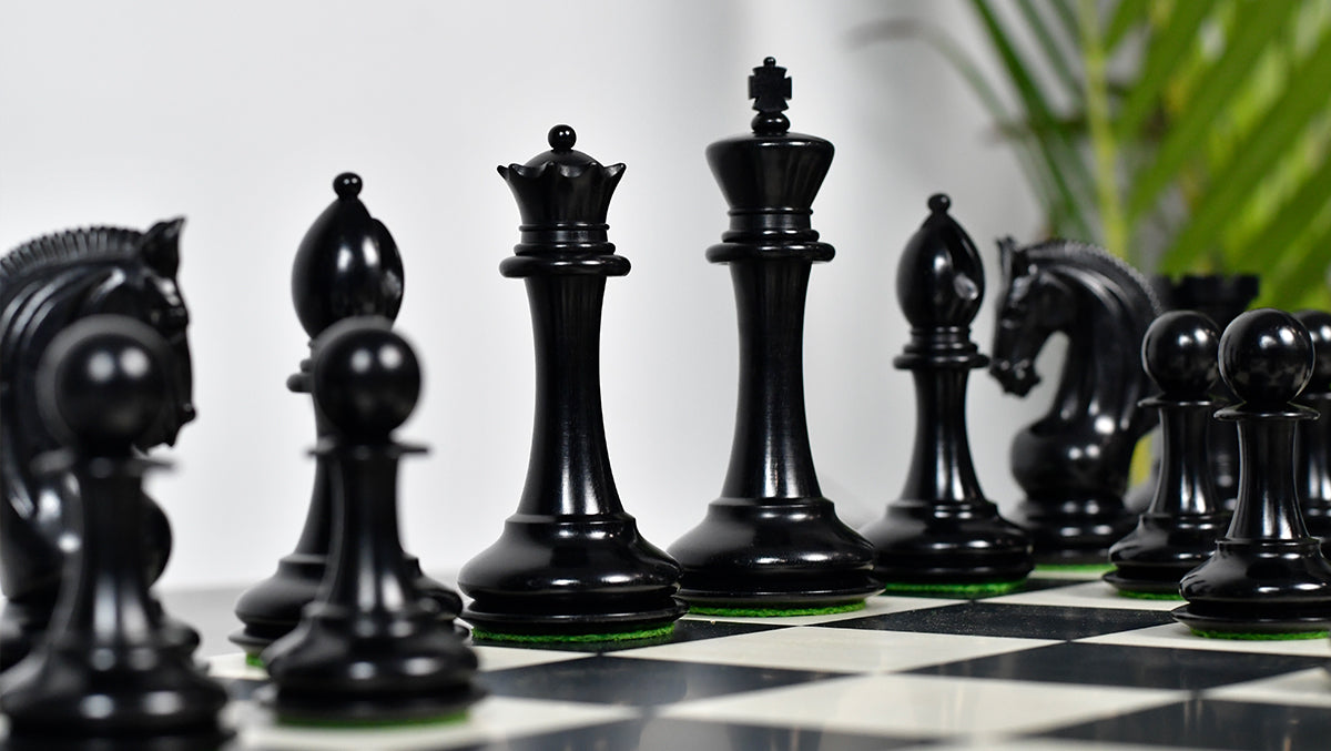 The Red Rum Luxury Staunton Series Chess Pieces in Ebony / Boxwood - 4.4" King