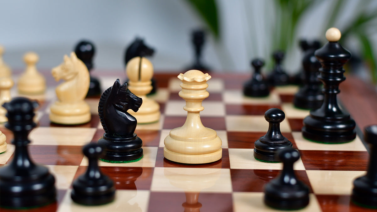 Vintage 1930 Knubbel Analysis Chess Pieces in Ebonized and Natural Boxwood - 3" King