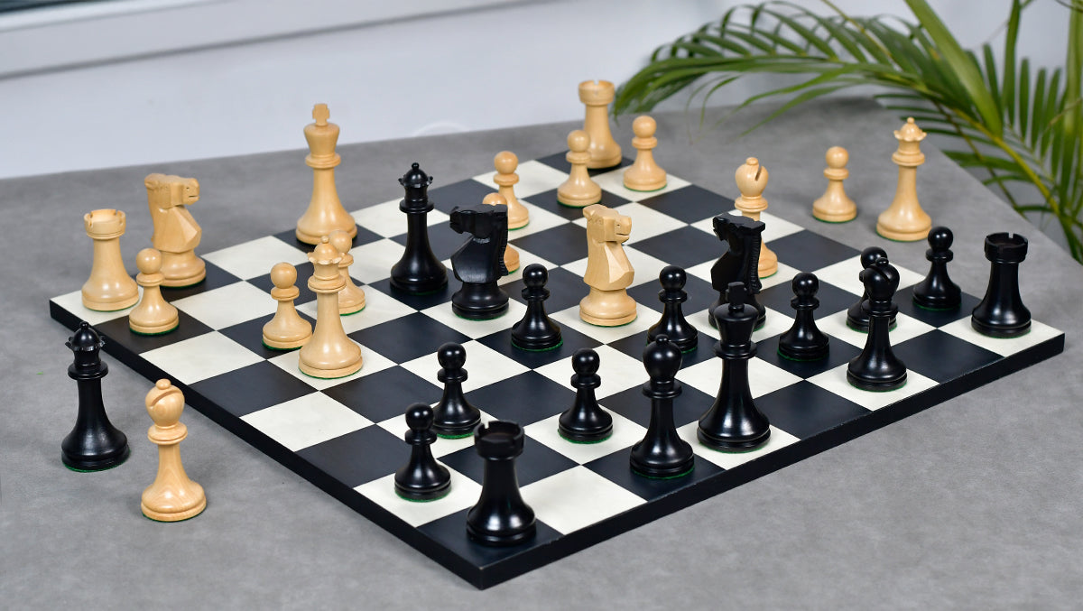 The Old Vintage English Staunton Series Chess Pieces in Ebonized wood & Boxwood - 3.8" King