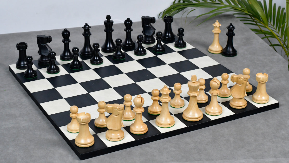 The Old Vintage English Staunton Series Chess Pieces in Ebonized wood & Boxwood - 3.8" King