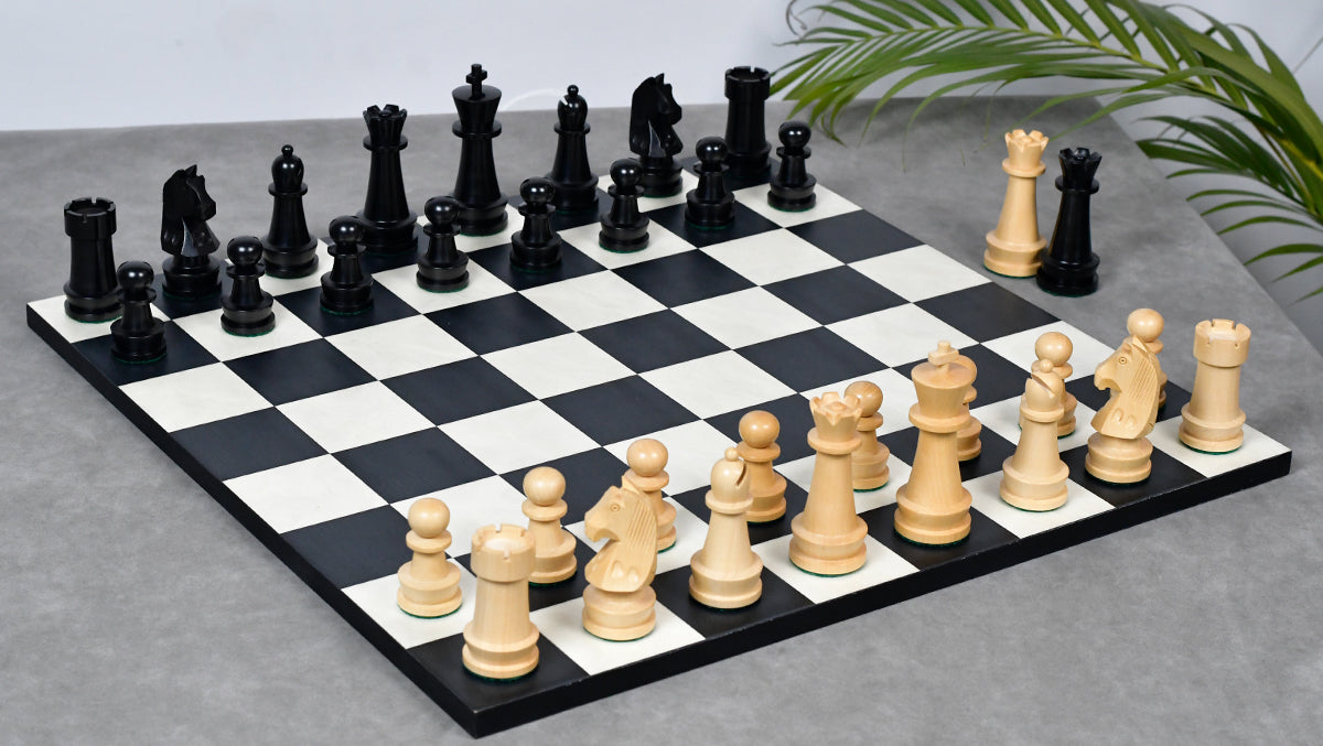 The Championship Series Staunton Chess Pieces in Ebonized Boxwood & Natural Boxwood - 3.75" King