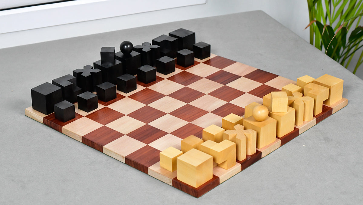 1924 Josef Hartwig Bauhaus Chess Pieces in Ebonized Boxwood & Natural Boxwood - 1.9" King