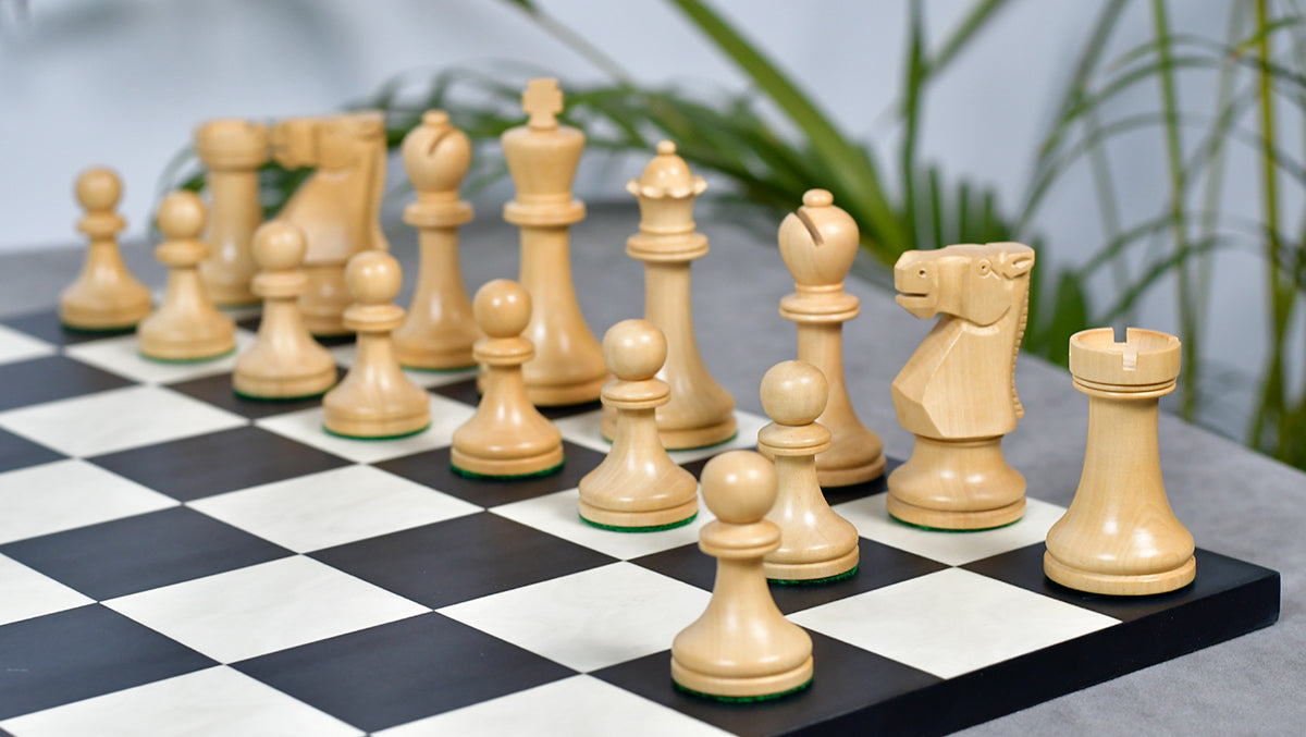 The Old Vintage English Staunton Series Chess Pieces in Ebonized wood & Boxwood - 3.8" King