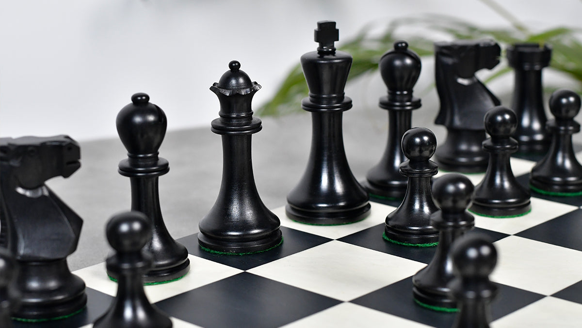 The Old Vintage English Staunton Series Chess Pieces in Ebonized wood & Boxwood - 3.8" King