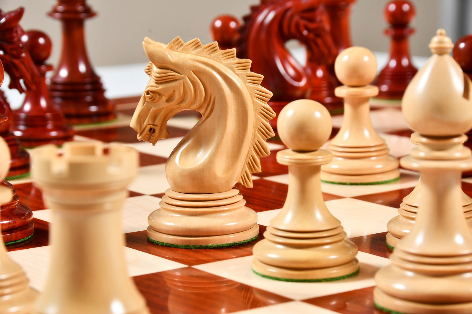 The California Chrome Staunton Series Chess Pieces in Bud Rosewood / Boxwood - 4.1" King