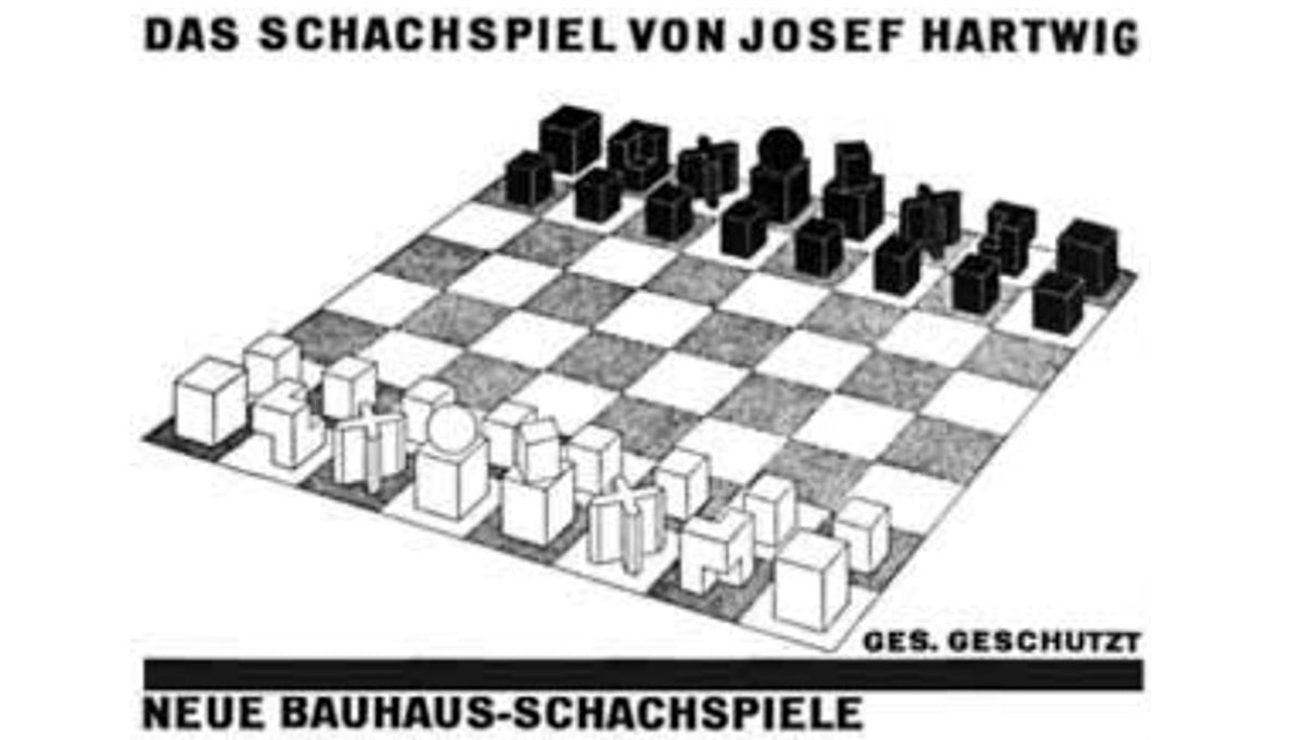 1924 Josef Hartwig Bauhaus Chess Pieces in Ebonized Boxwood & Natural Boxwood - 1.9" King