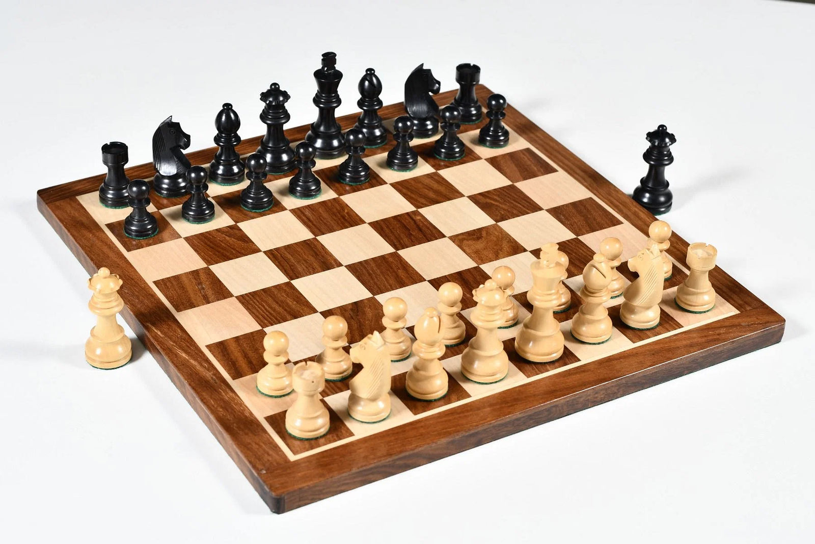 German Knight Tournament Series Staunton Chess Pieces in Ebonized Boxwood & Box Wood - 3" King