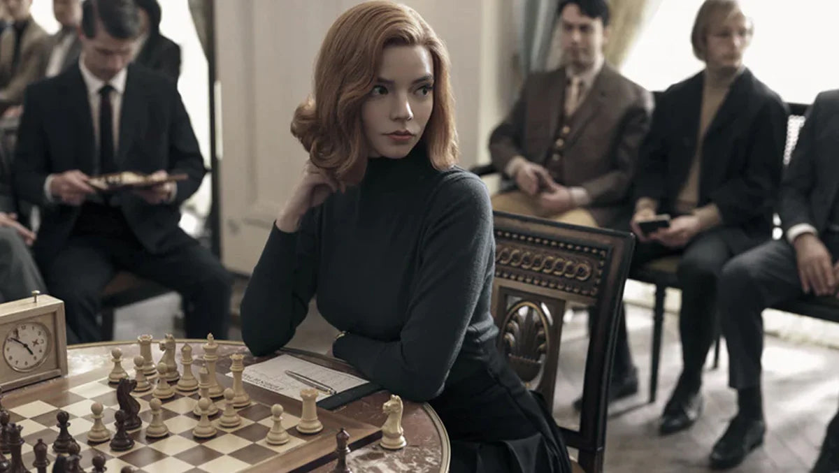 Fierce Knight (Queen's Gambit Series) Staunton Chess Pieces in Rosewood & Boxwood - 4.1" King